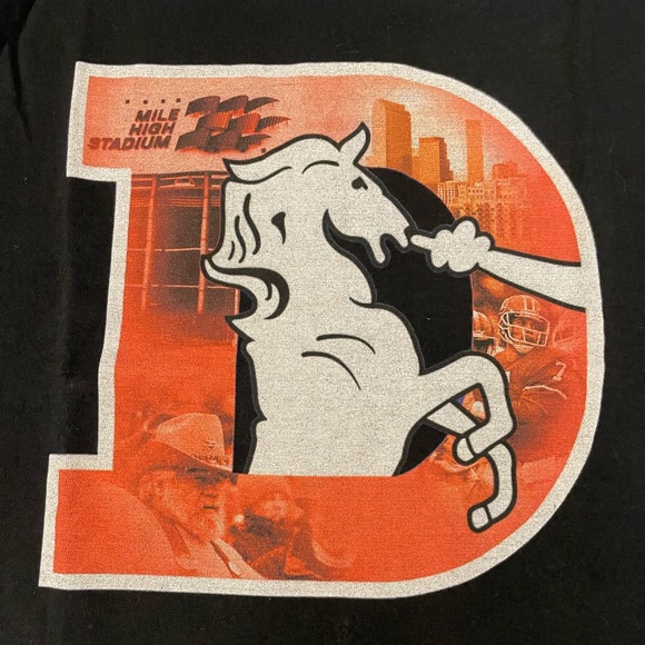 Denver Broncos Medium Tshirt - Picture 1 of 6